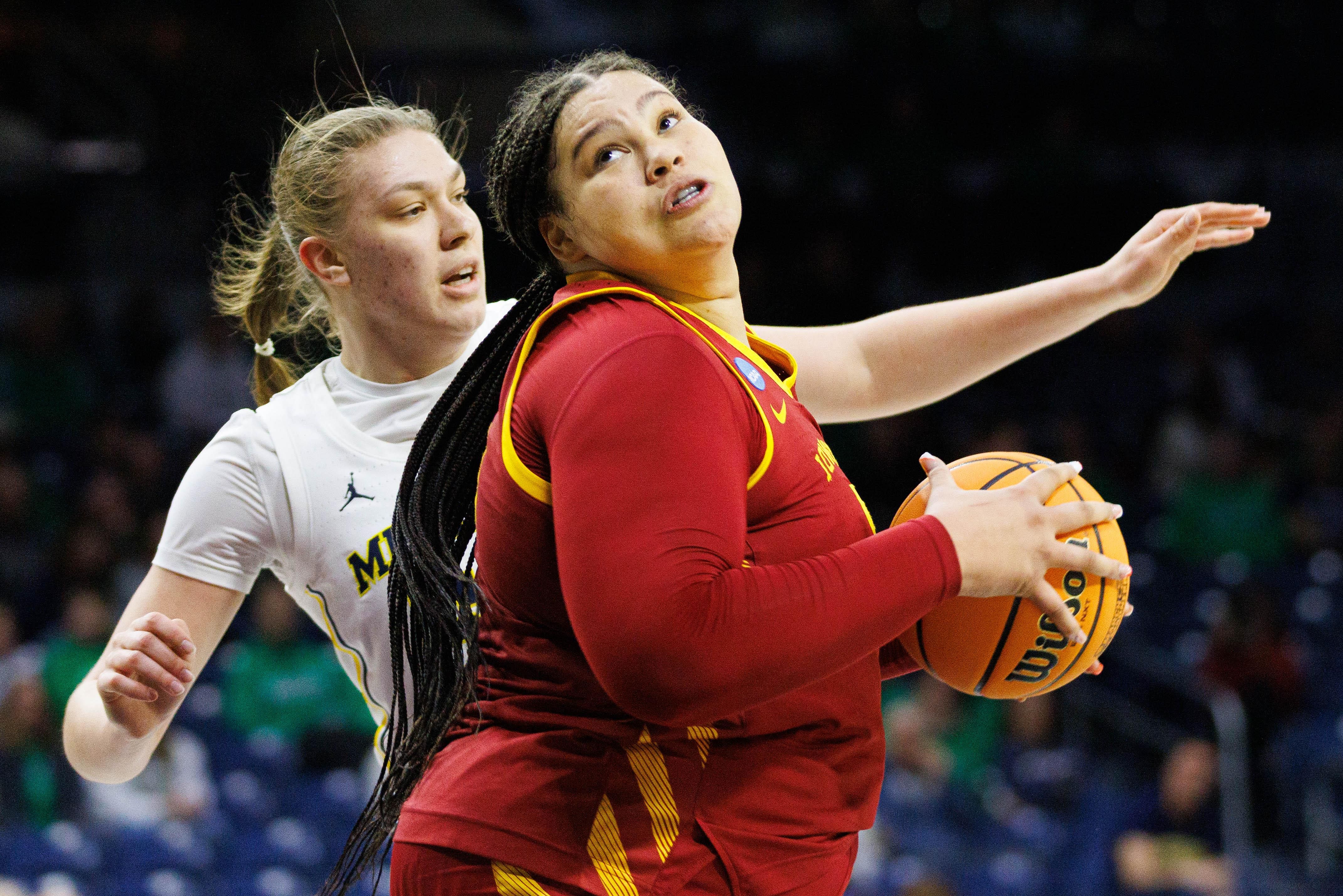 Iowa State center Audi Crooks (right) (Photo: Imagn)